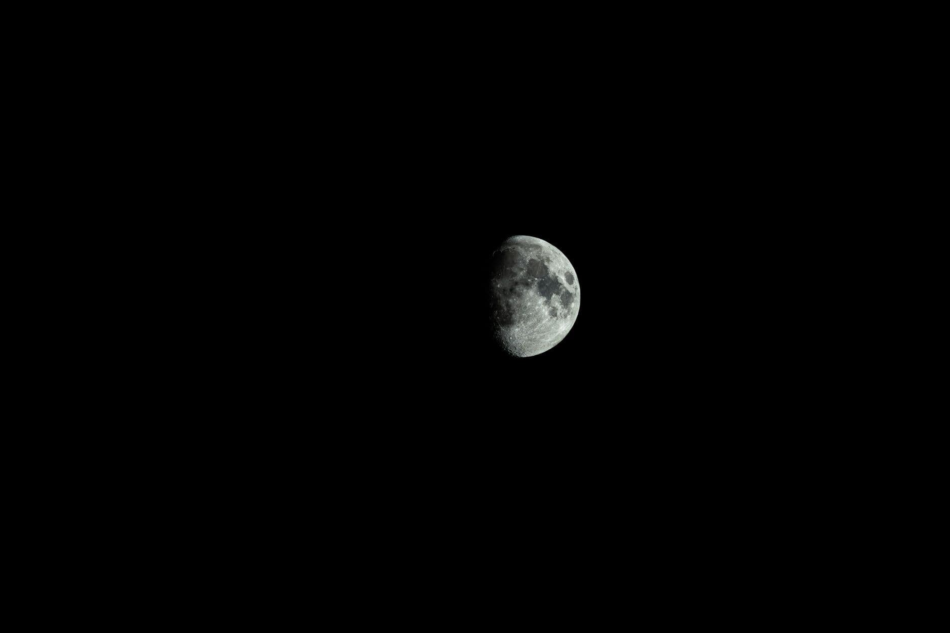 Moon Bases: Let's Not Build Another Apple Store in Space