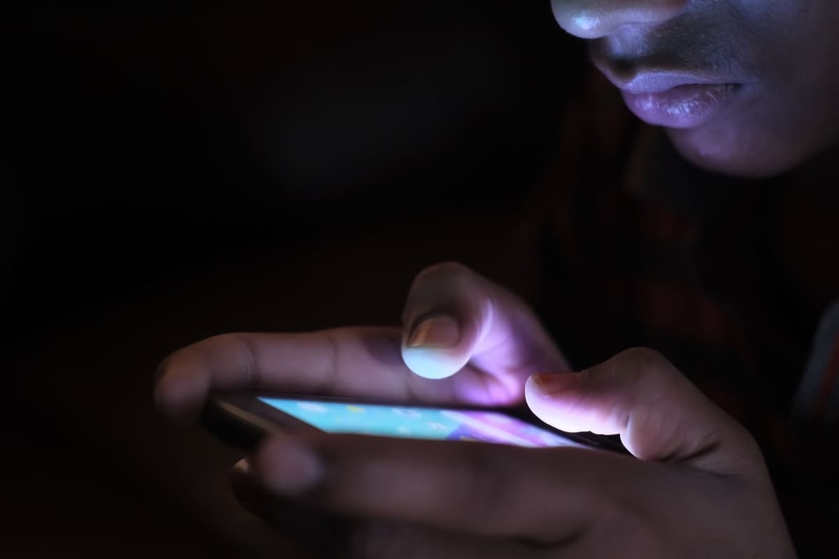 close up of a finger hovering over a smartphone screen filled with confusing pop up alerts
